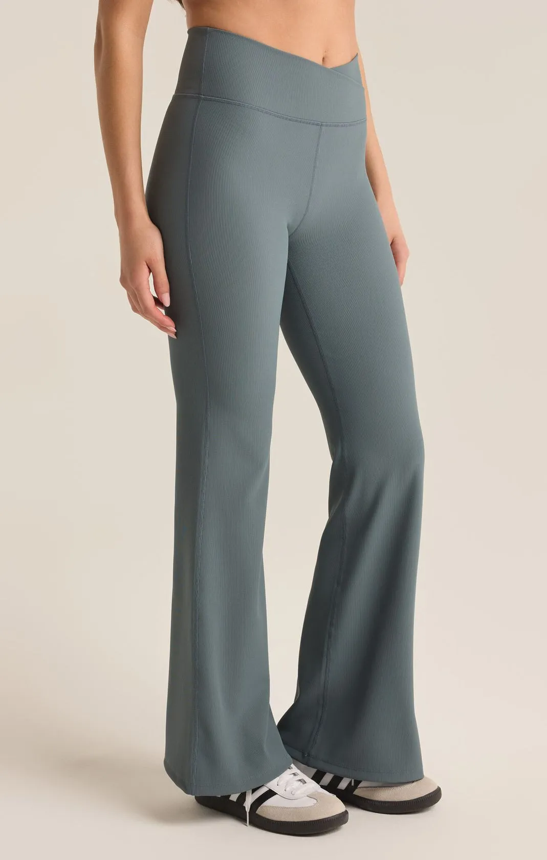Studio Flare Legging