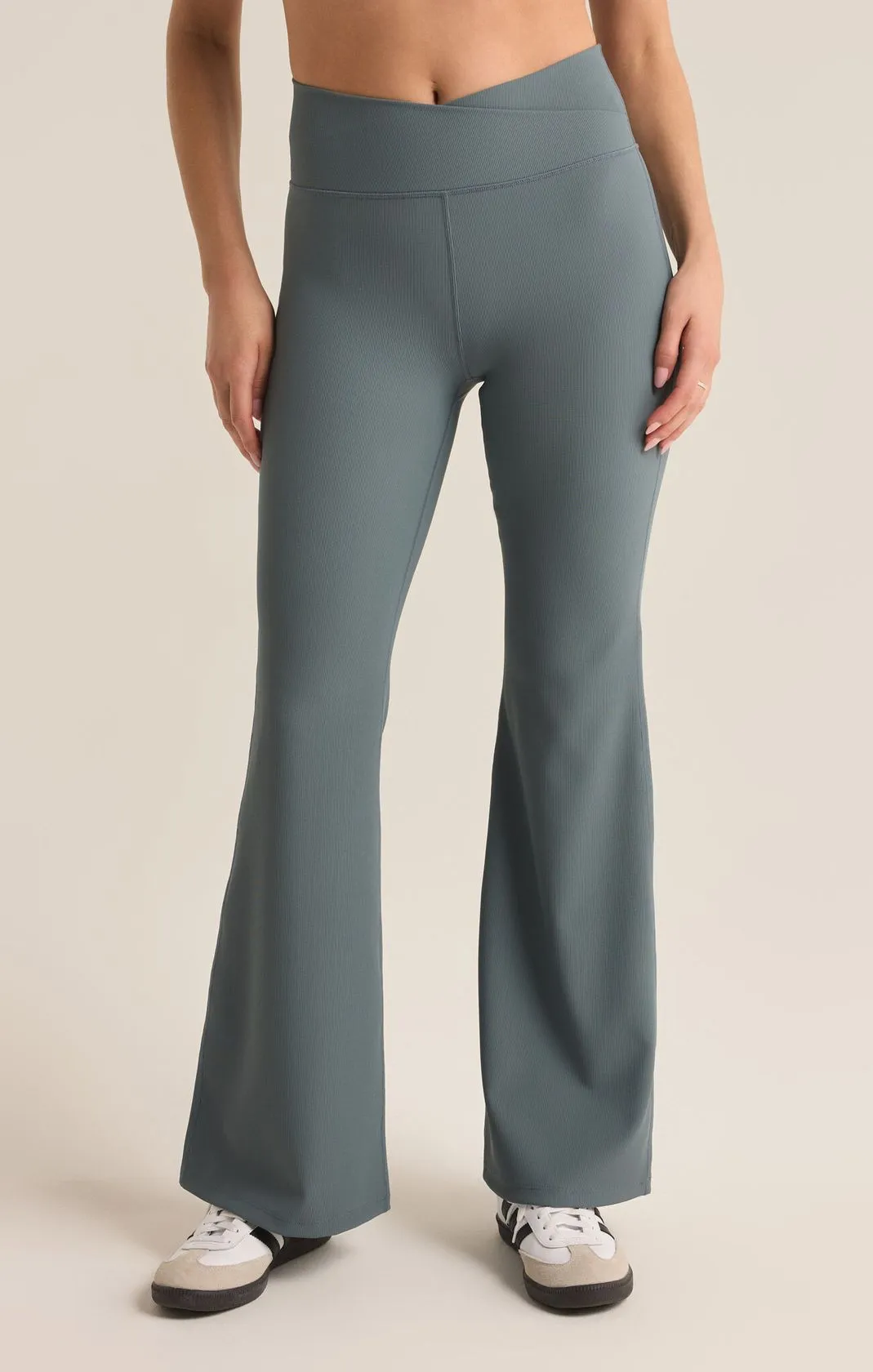 Studio Flare Legging